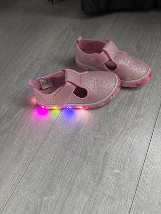 Blikajuce tramky, nelli blu,28