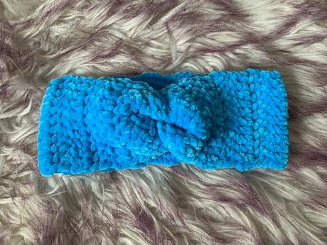 Háčkovaná čelenka modrá, 