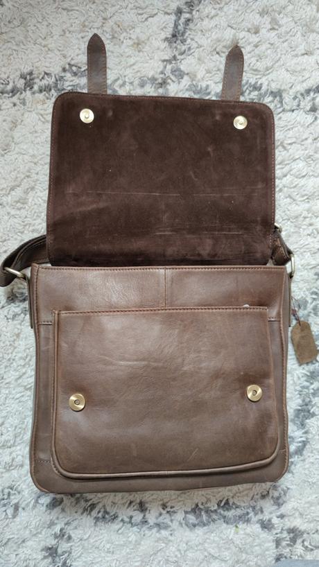 Nová pravá kožená kabelka,