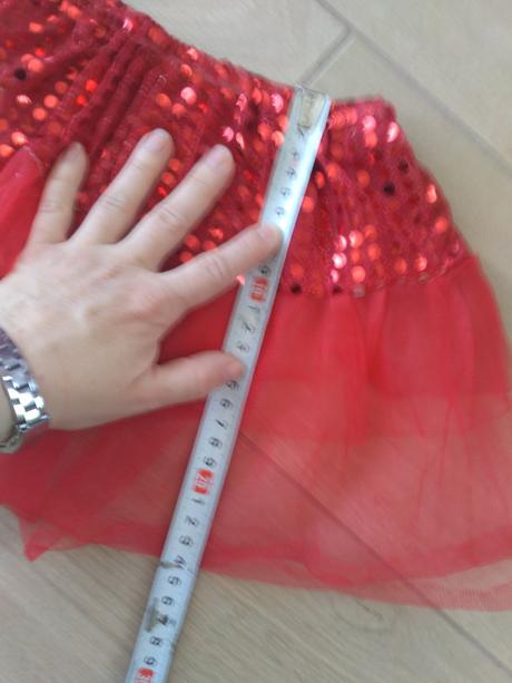 Červená suknička s flitrami, 86