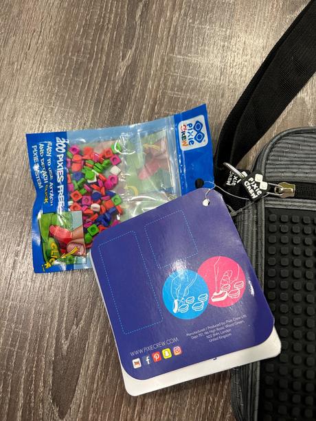 Pixie crew cierna crossbody taska,