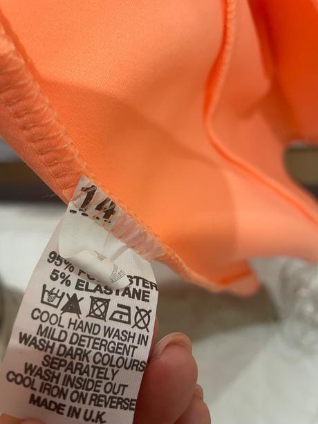 Sako s vyrezom na rakavoch, 