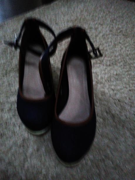 Tmavomodre lodicky, 38