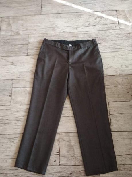 Oblek s košeľami a kravatou, 48