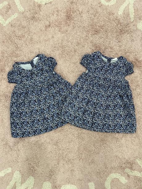 Modrobiele šaty s kvietkami, 74