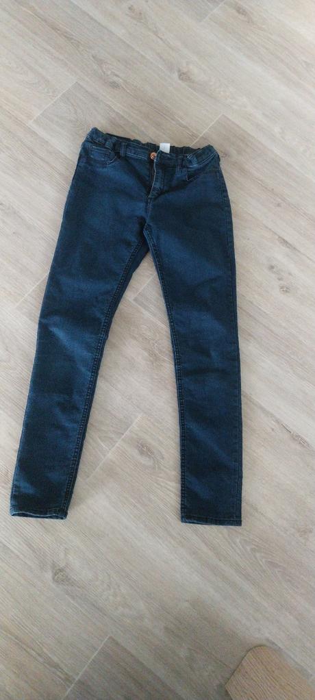 Tmavomodré rifle, skiny,146