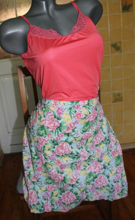 Vesela kvetovana sukna, m