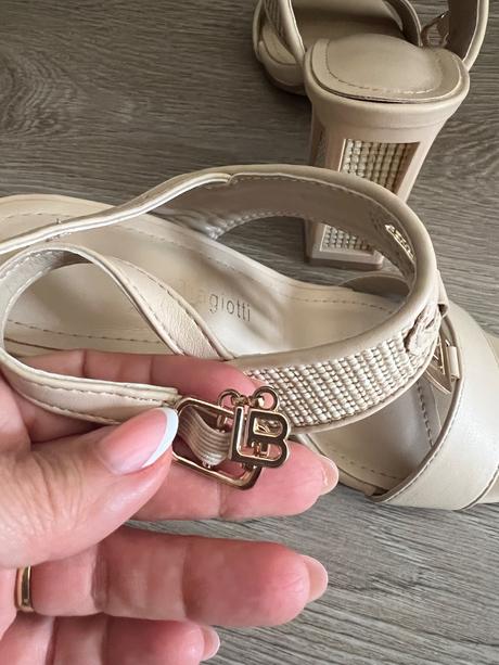 Sandalky na opätku laura biagotti, veľkosť 35, 35