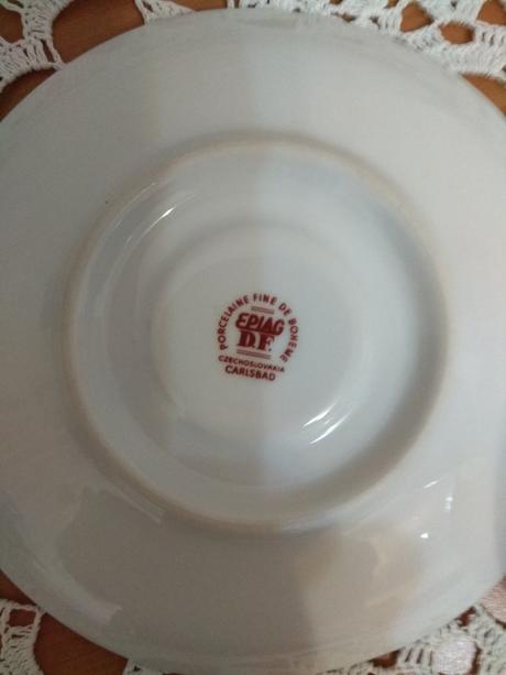 5 x šálka a tanierik plus šálka,