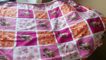 Teplá deka s krásnym motívom, 