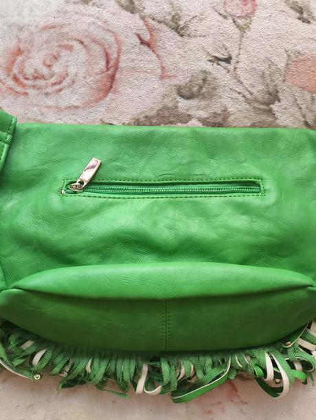 Crossbody so strapcami, 