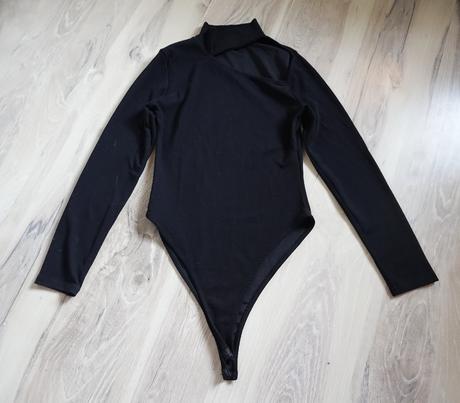 Body zaya s asymetrickým výstrihom, zara,l