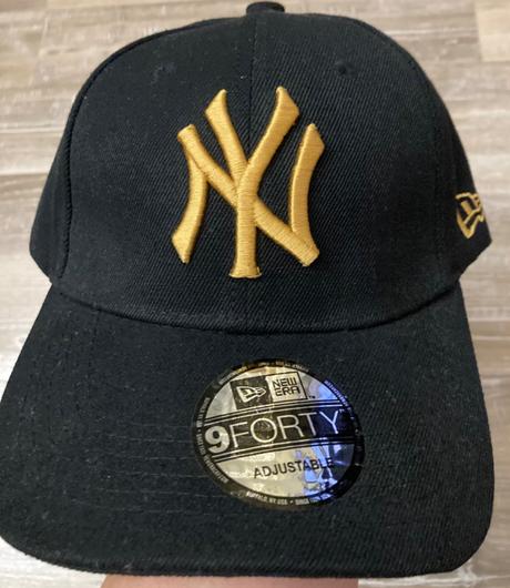 Šiltovka new era čierno-zlatá ,len odskúšaná nová, 