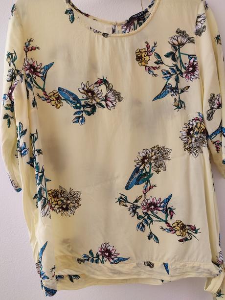 Dámske blúzky , tričká,svetriky rôzne veľkosti.., 