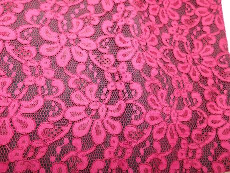 Pekne čipkovane vintage šaty, 40