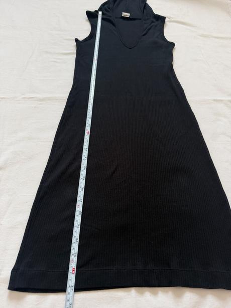 Rebrované čierne šaty bez rukávov s kapucňou, calzedonia,m
