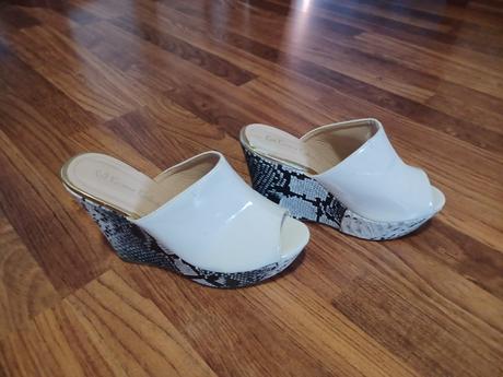 Predám extravagantné sandale, 40