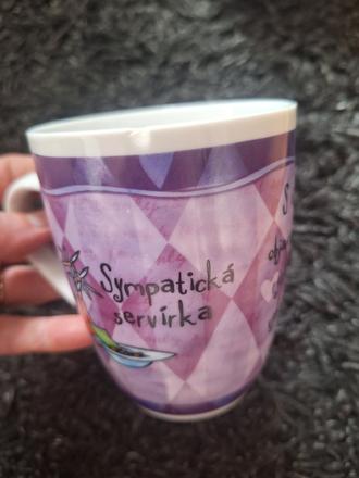 Hrnček - sympatická servírka,