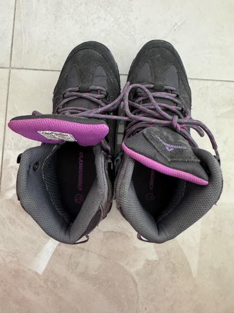 Turisticke topanky, 37