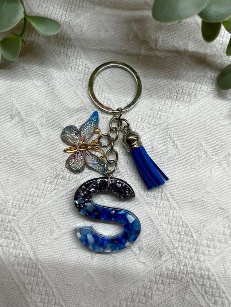 Ručne vyrobené živicové kľúčenky, 