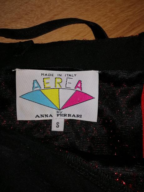 Červené metalické šaty, s