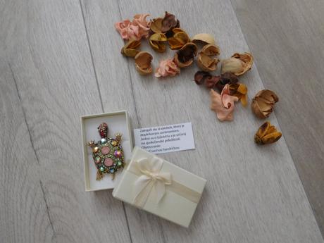 Korytnačka farebná brošňa kovová-nová,, 