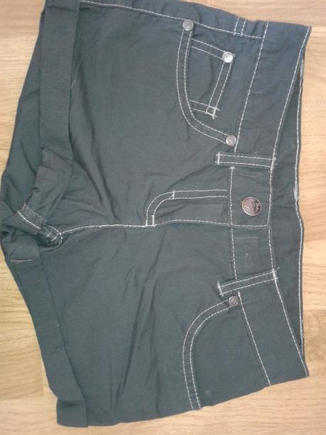 Šedé šortky nenosené v. 134, 134