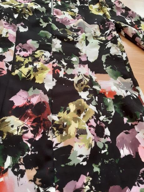 Kvietkované šaty, f&f,34