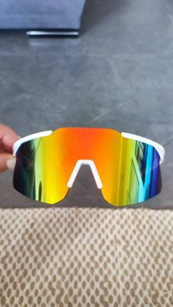 Športové slnečné okuliare, 