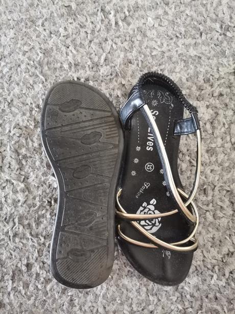 Sandálky, 32