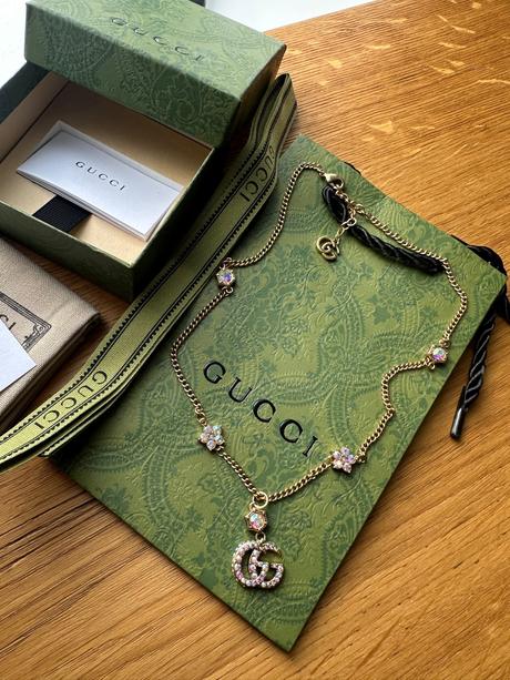 Krásny nový náhrdelník gucci s odleskami, gucci