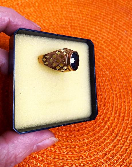 Starožitný prsteň so zafírom, 