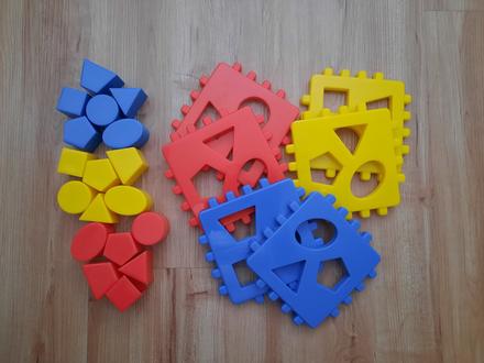 Kocka - vkladanie tvarov, 