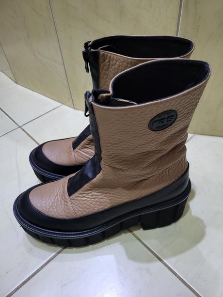 Kvalitné španielske čižmy, 39