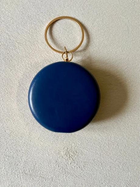 Elegantná okrúhla kabelka s 3d kvetmi, 