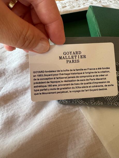 Etui na karty a papierove peniaze,