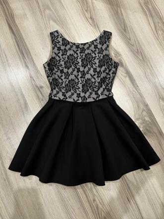 Čierne šaty s čipkou, 36