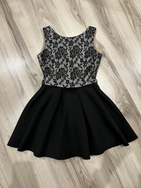 Čierne šaty s čipkou, 36