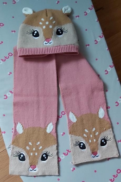 Dievčenská čiapka a šál, takko,46