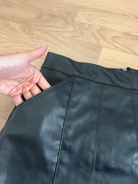 Minisukna reserved, reserved,s