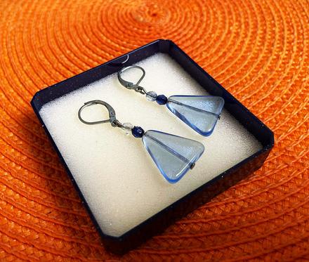 Modré priesvitné náušnice, 