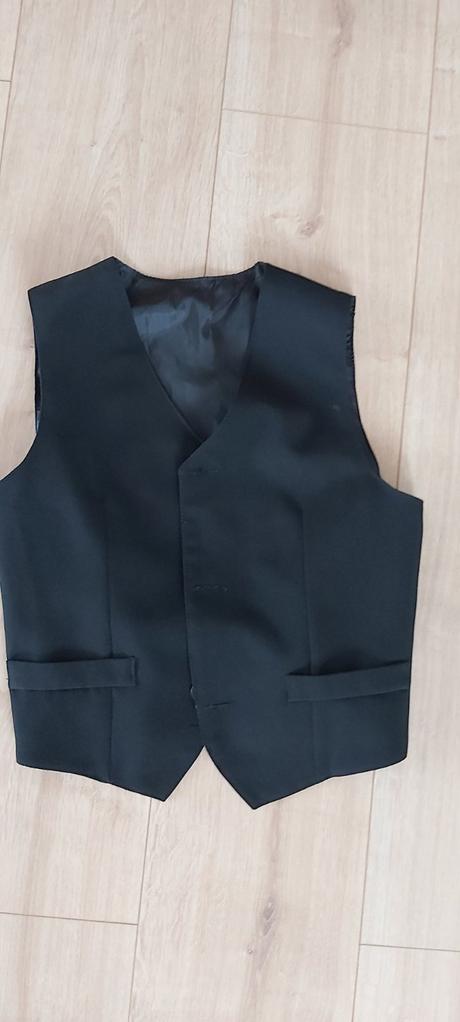 Chlapčenský oblek, 146