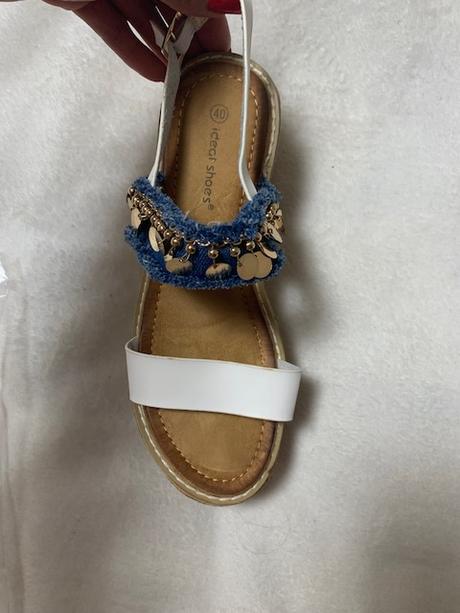 Sandálky na platforme s rifľovinou, zlatou ozdobou, 40