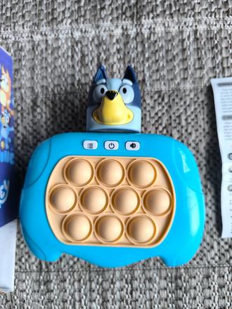 Elektronická hra pop it bluey,