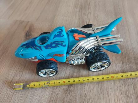 Hot wheels žralok,