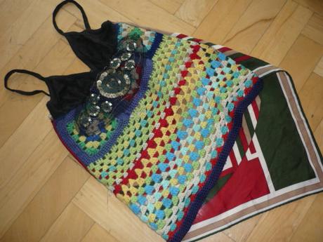 Tielko extravagantné , s