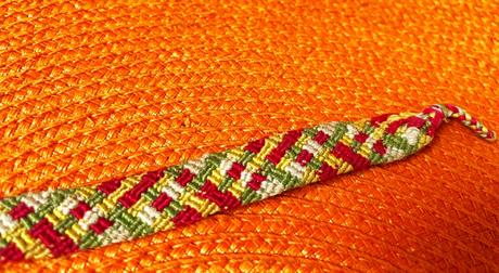 Tkaný etno náramok,