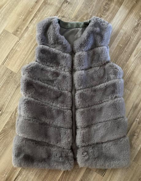 Kožušinová vesta darujem k nákupu, 