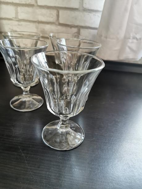 Starožitné poháre na stopke, 