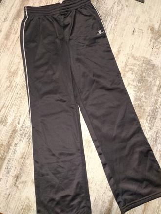 Tepláky, domyos,134